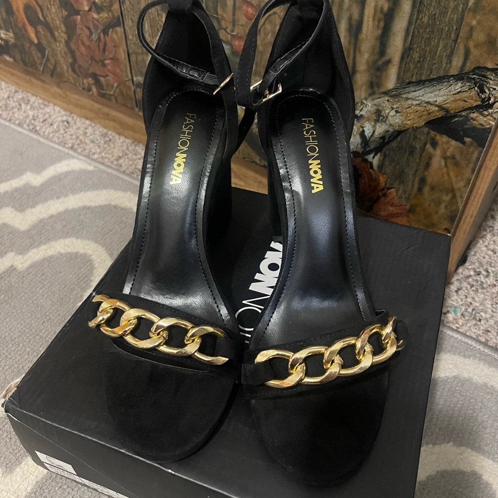 Fashion Nova Black and Gold Chain Heels